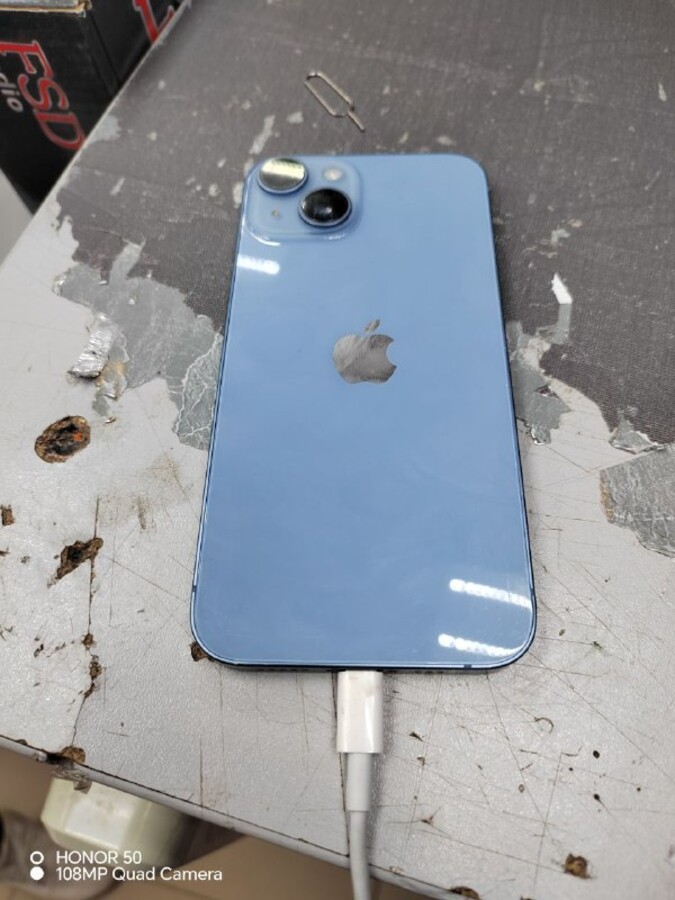 Смартфон iPhone 14