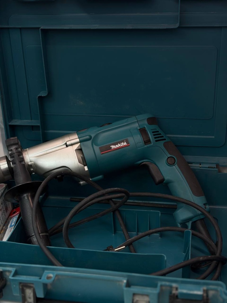 Дрель makita HR2070