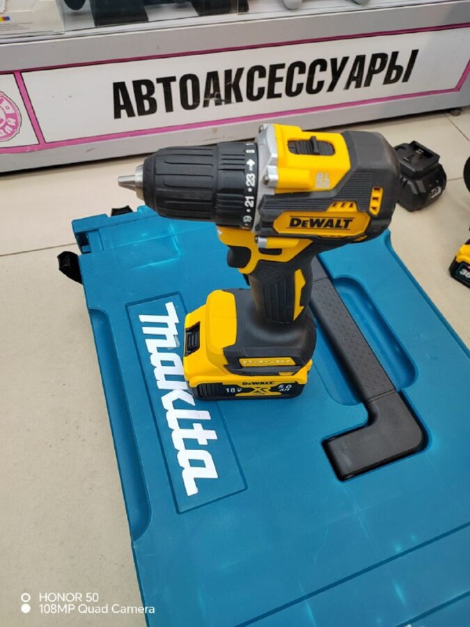 Шуруповерт DeWalt