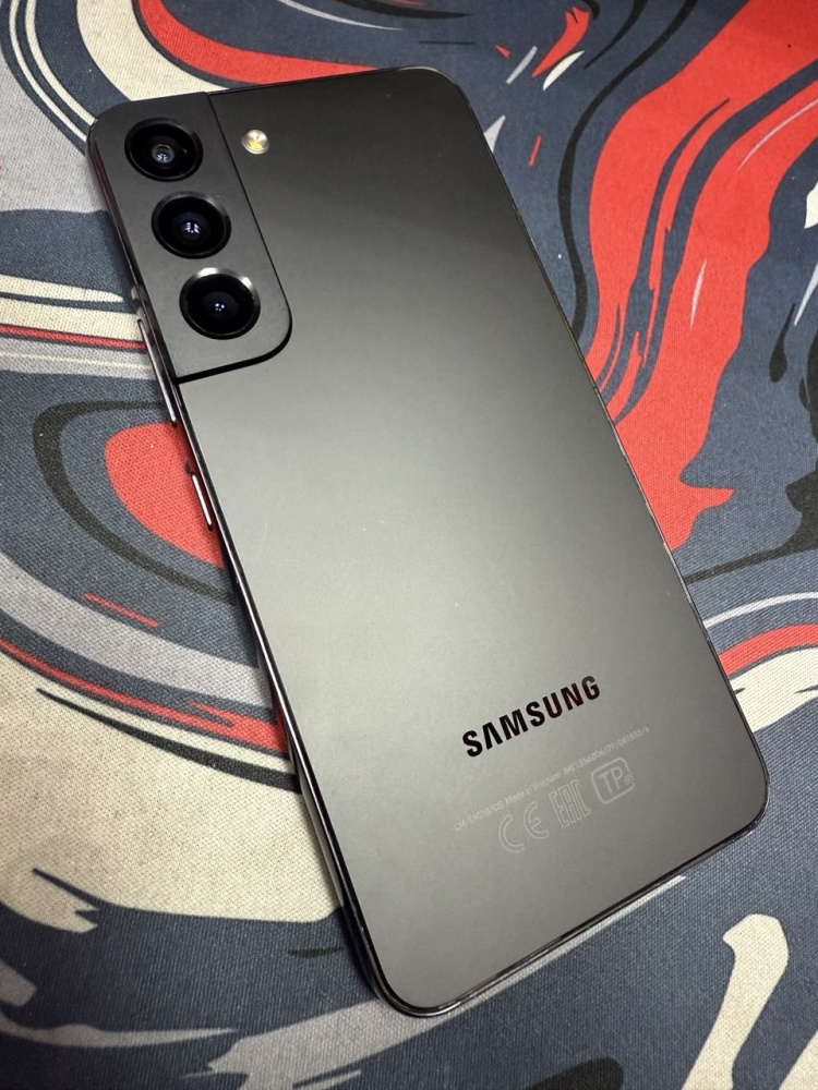 Смартфон Samsung S22 8/256гб