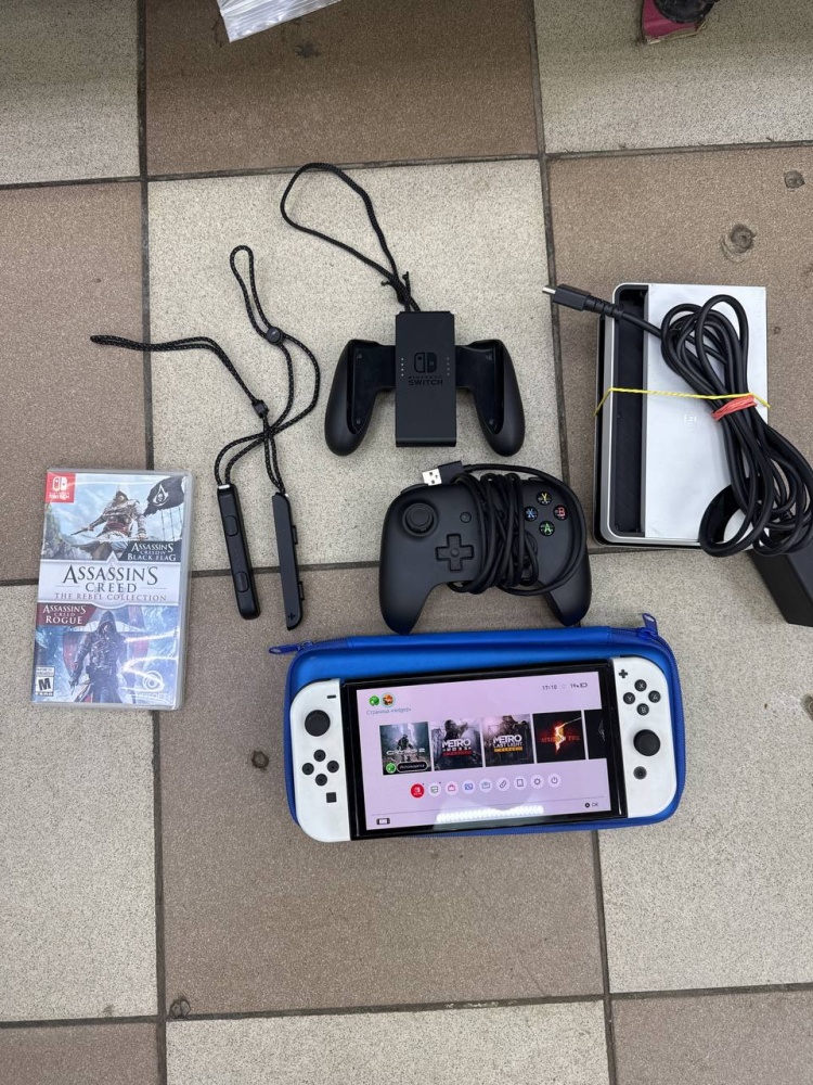 Игровая приставка Nintendo Switch OLED