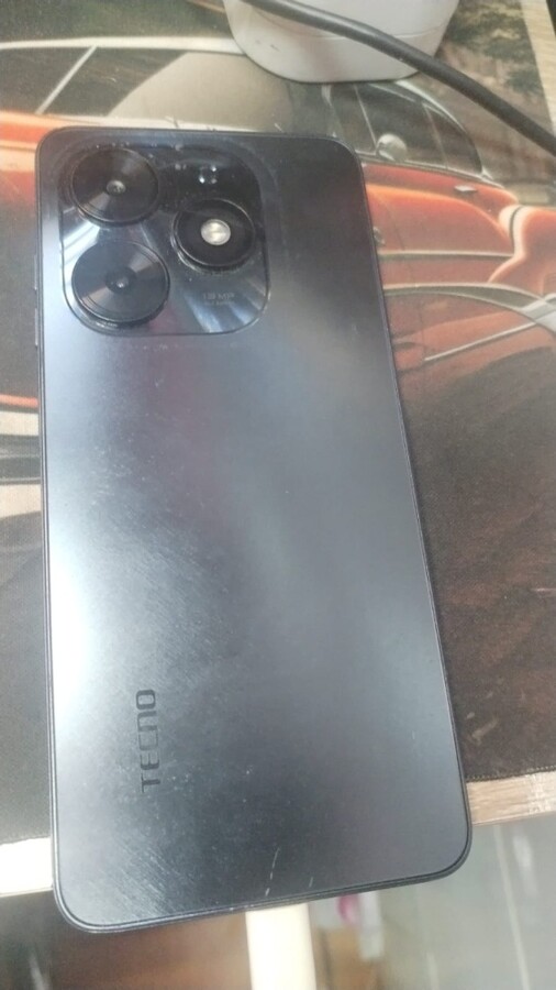 Мобильный телефон Tecno spark 2024