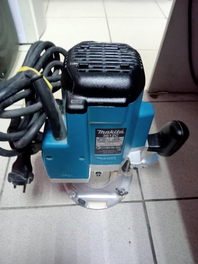 Фрезер MAKITA 3612C