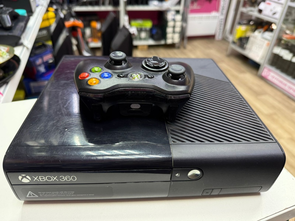 Игровая приставка XBOX 360