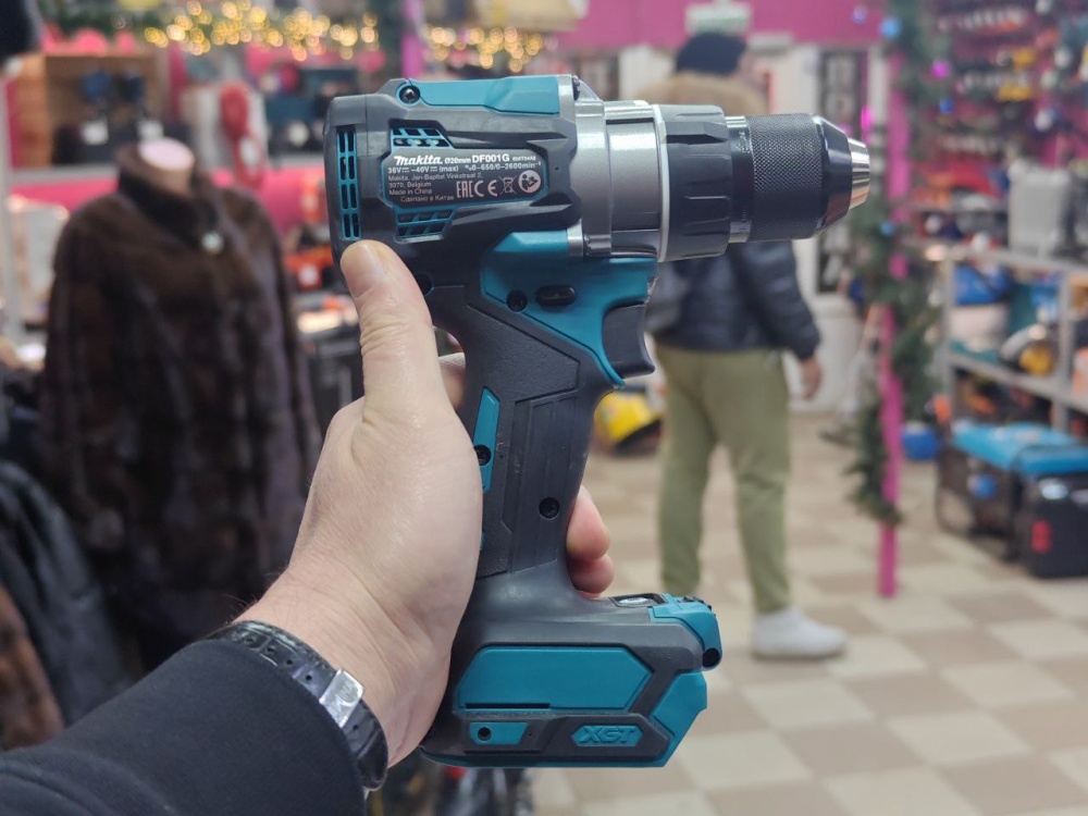 Шуруповерт Makita df001g