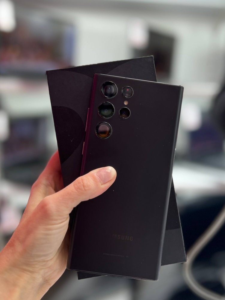 Смартфон Samsung S22 Ultra 12\256 Гб