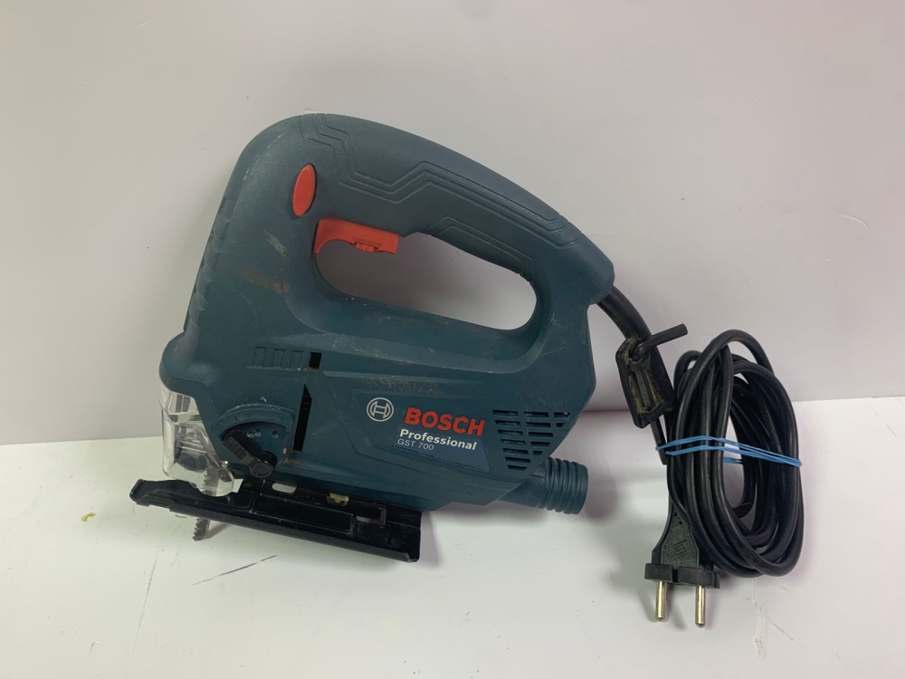 Лобзик Bosch GST 700