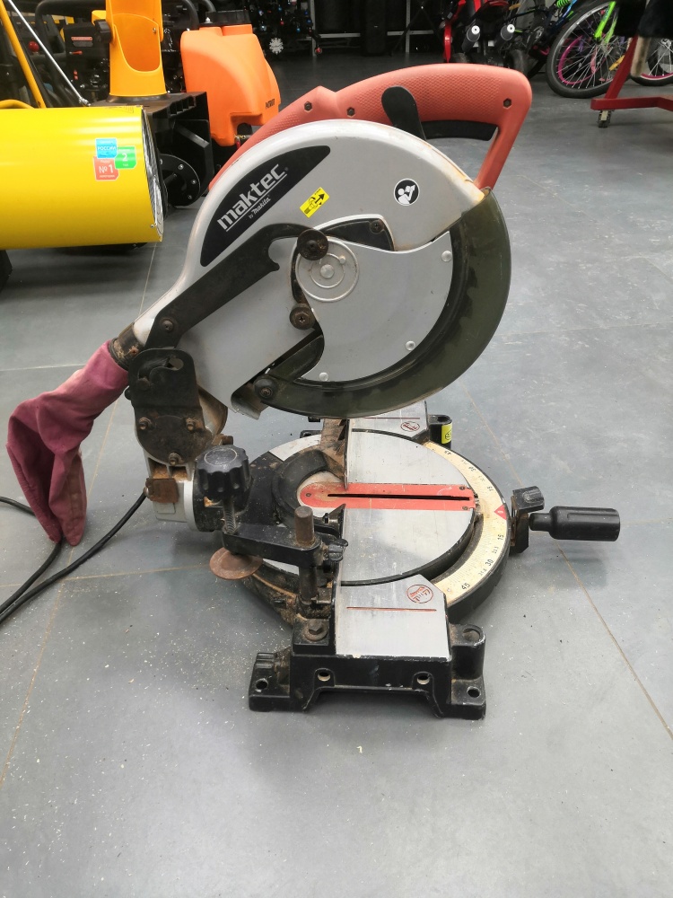 Торцовочная пила maktec