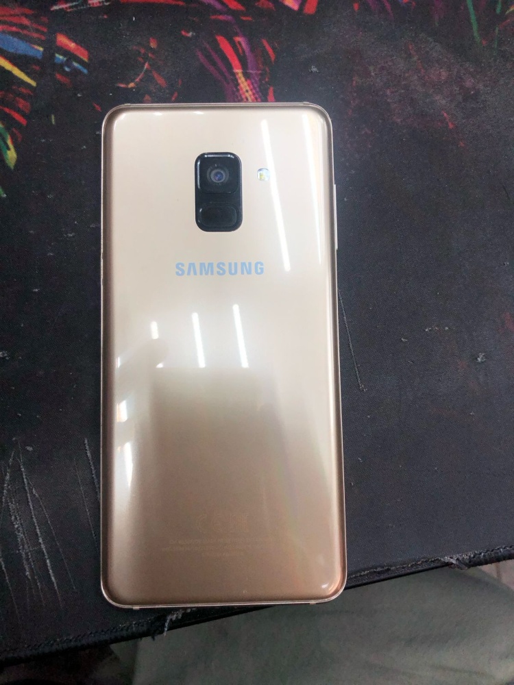 Смартфон Samsung A8 2018 4/32