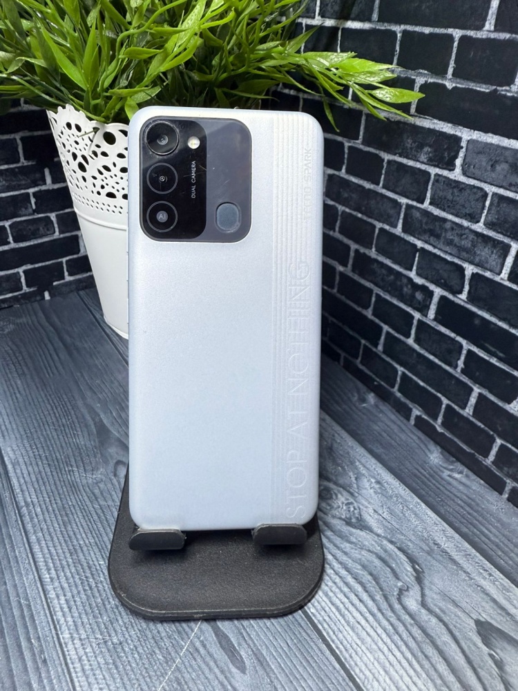 Мобильный телефон Tecno Spark 8C 4/64