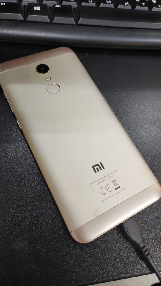 Смартфон Xiaomi Redmi 5+
