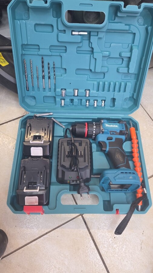 Шуруповерт Makitta