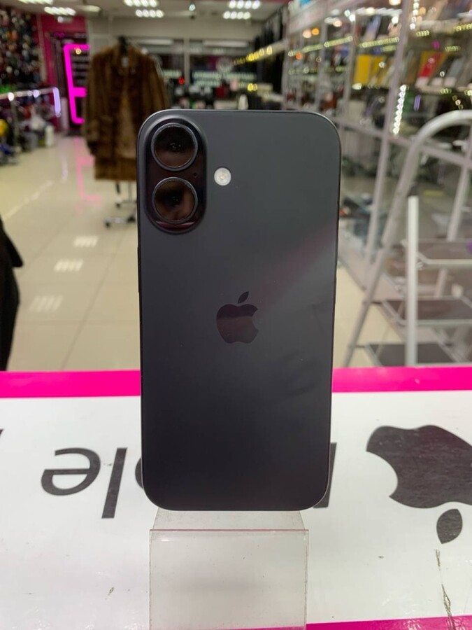 Смартфон iPhone 16