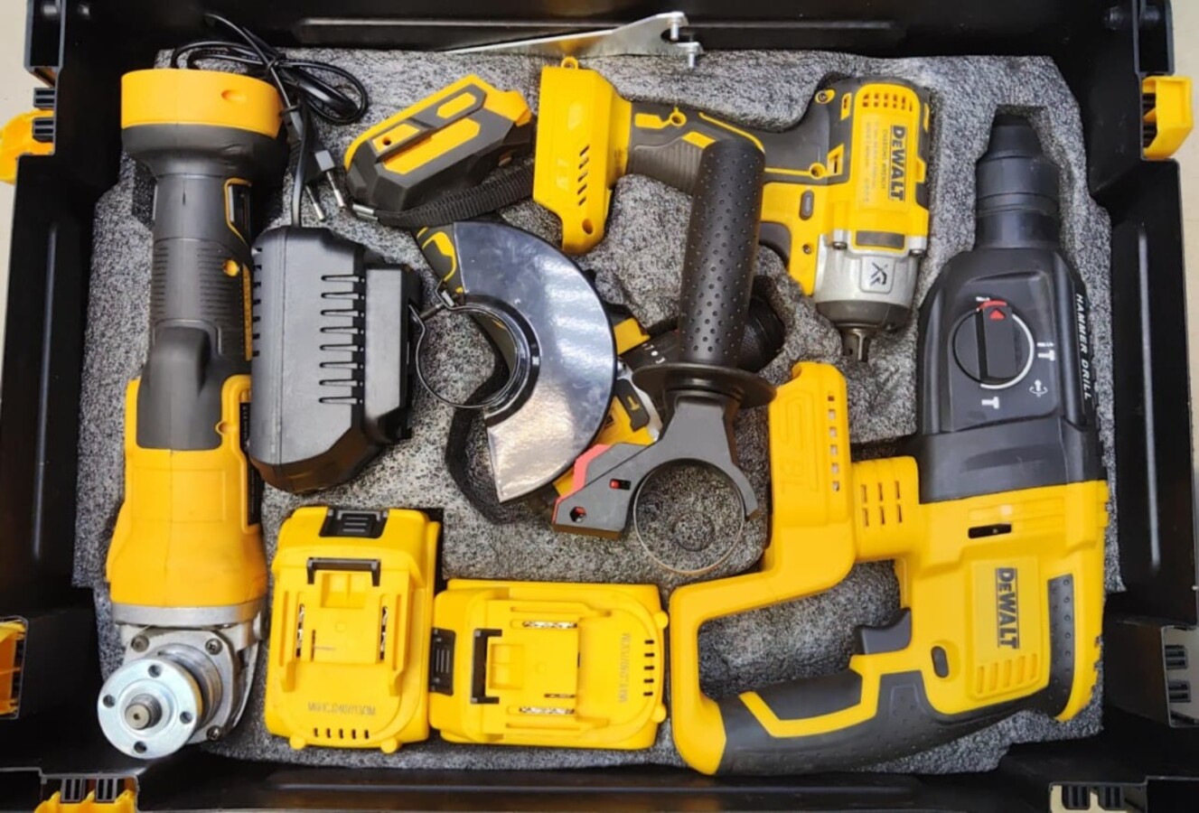 Набор инструментов DeWalt 4 in 1