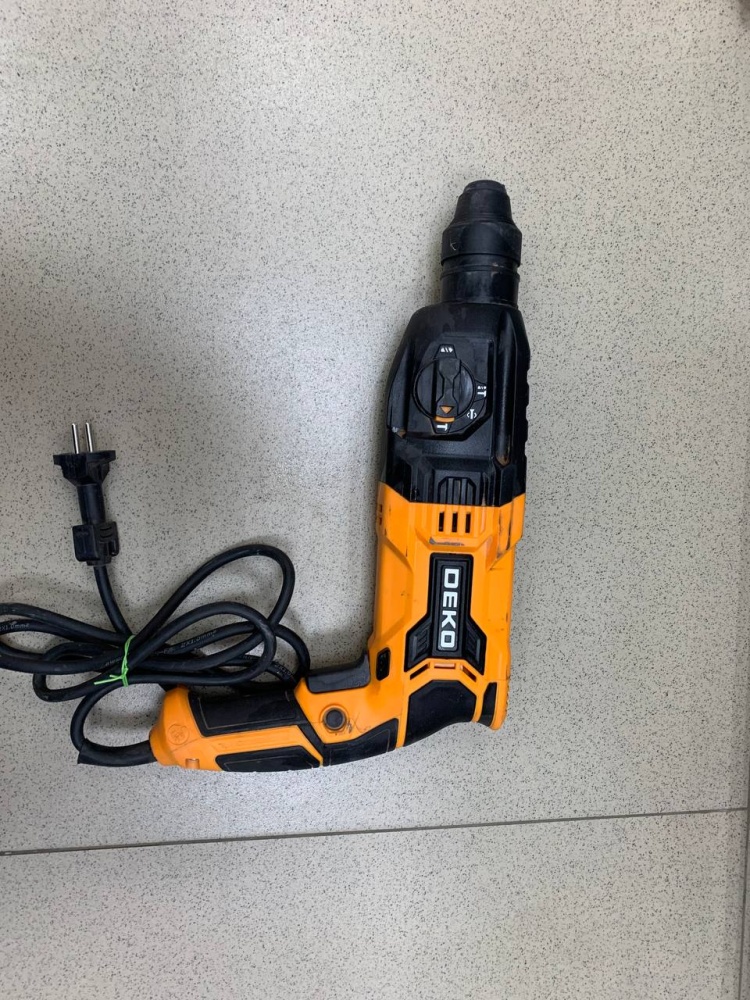 Перфоратор DEKO 1050BT