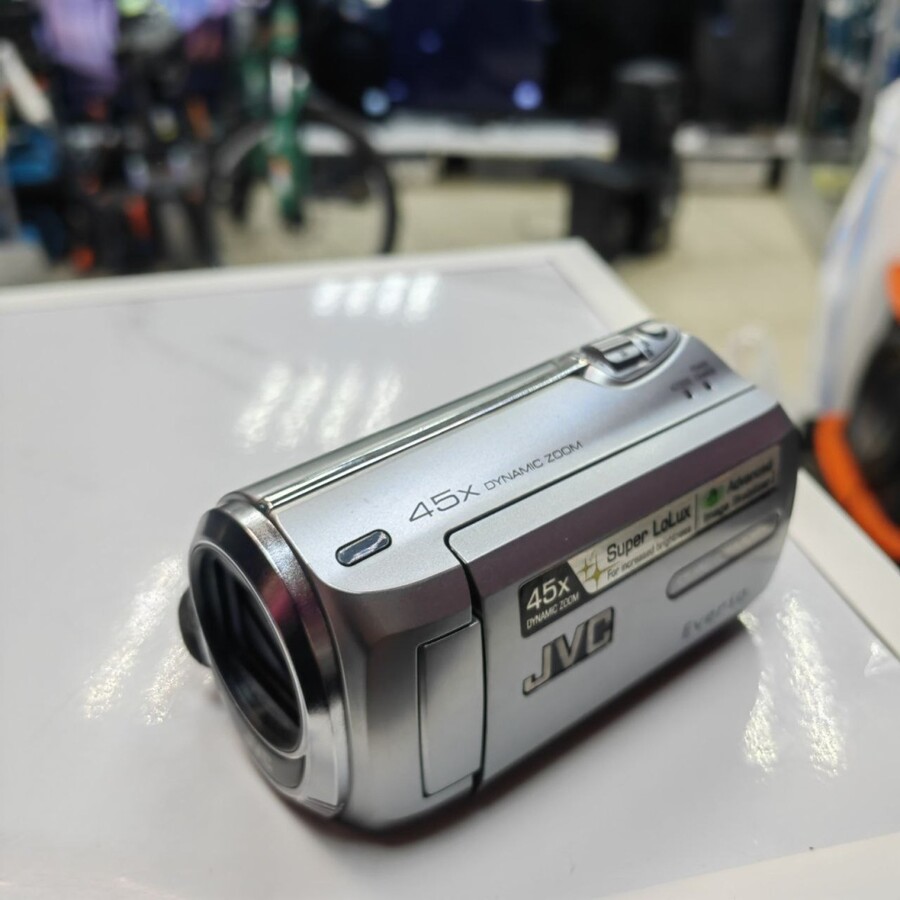 Видеокамера JVC